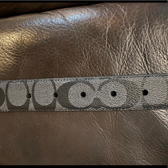 Coach Reversible Signature Belt - Picture 4 of 6